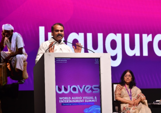 Union Minister L. Murugan Presents 10th National Community Radio Awards in Mumbai.