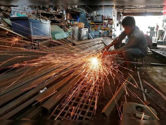 India’s Manufacturing PMI Drops to 18-Month Low in December 2025.