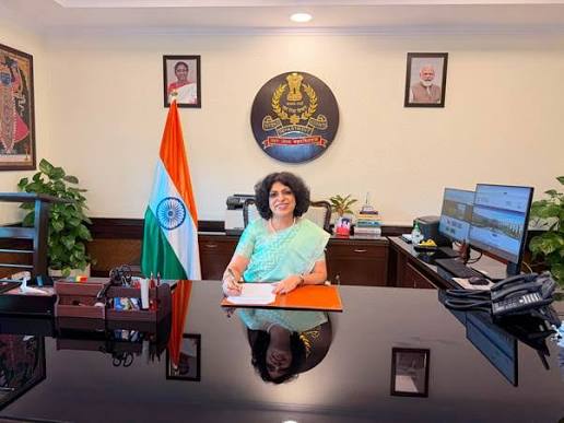 <b>Alka Nangia Arora assumes charge as Controller General of Defence Accounts.</b>