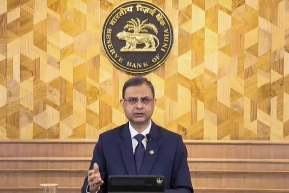 <b>RBI retains repo rate at 5.25 percent and raises GDP forecast to 6.7 percent.</b>
