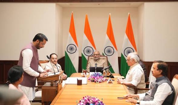 <b>Eight newly elected MPs take oath as Rajya Sabha members.</b>