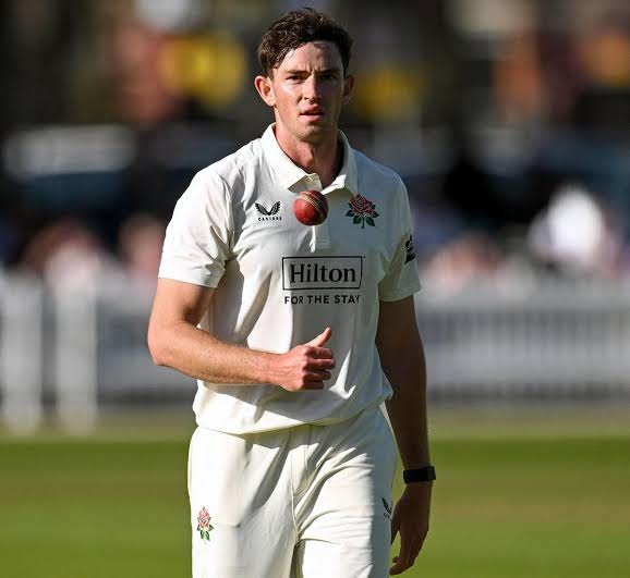 <b>England fast bowler John Turner retires from professional cricket.</b>