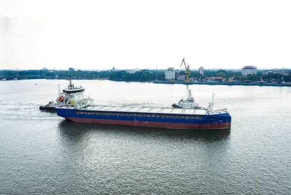 <b>Cochin Shipyard delivers MS Maria vessel to German firm HS Schiffahrts.</b>