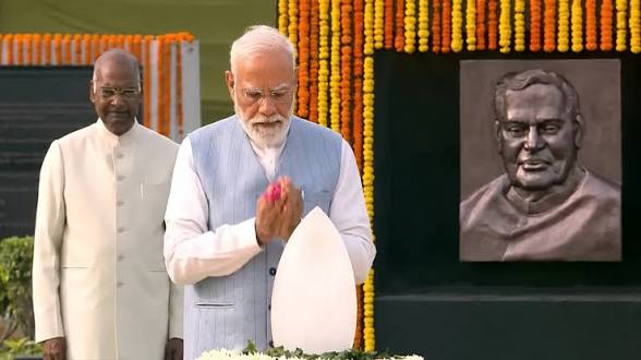 <b>Tributes paid to Atal Bihari Vajpayee on eighth death anniversary.</b>