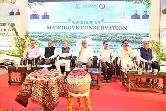 <b>Mangrove GIS Portal launched and MISHTI progress reviewed in Bhuj.</b>
