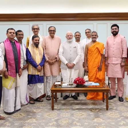 <b>Logo unveiled for Sri Vishwesha Tirtha Swamiji birth centenary.</b>