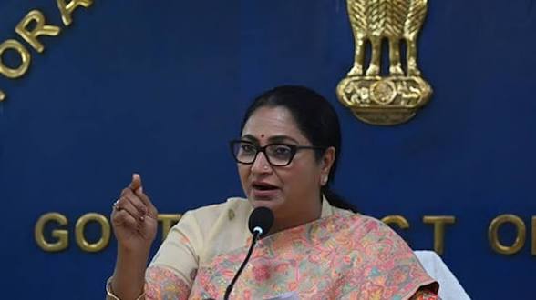 <b>Delhi launches Udyog Mitra portal for licenses and NOCs.</b>