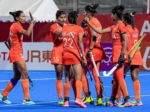 <b>Indian women’s hockey team wins Asian Games gold.</b>