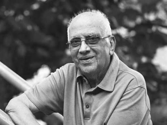 <b>Filmmaker Singeetham Srinivasa Rao passes away at 94.</b>