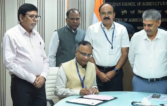 <b>ICAR and FCI sign MoU for sustainable foodgrain storage research.</b>